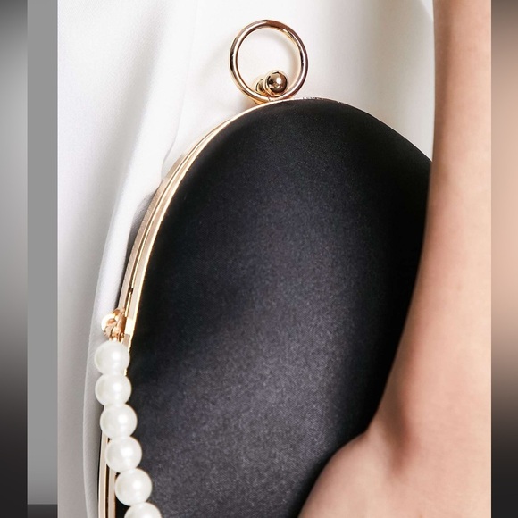 structured clutch black satin pearl gold chain and ring handle - Picture 7 of 17